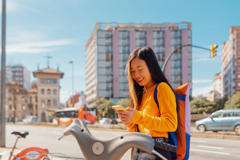 Vélo électrique : encadrement de l'usage pour les déplacements professionnels en zones urbaines sensibles