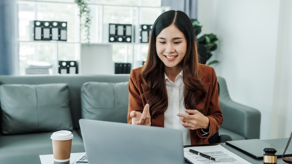 Comment la raison sociale influence-t-elle les politiques de gouvernance d'entreprise ?