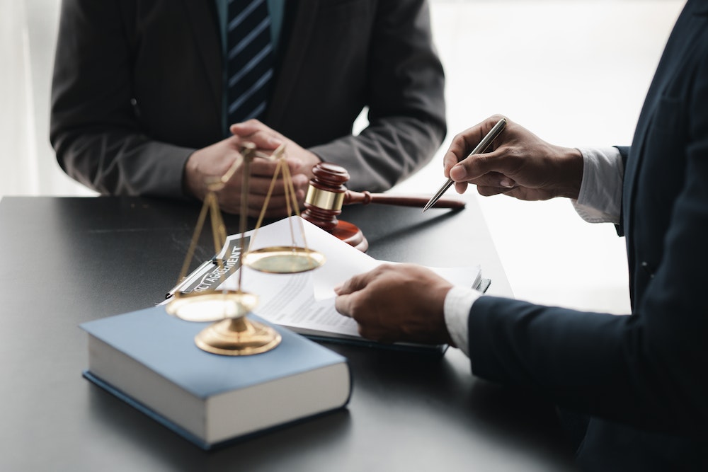 Diffamation : comprendre et se défendre face à cette atteinte à la réputation