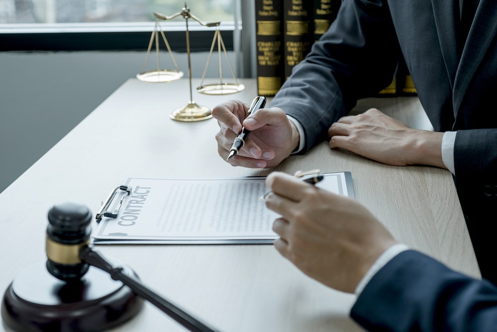 Les aspects juridiques de la reprise d'entreprise : un guide complet