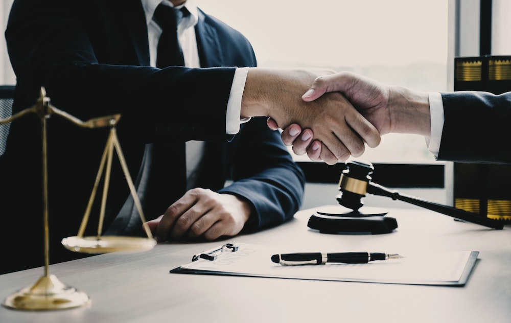Les aspects juridiques cruciaux dans la reprise d'entreprise