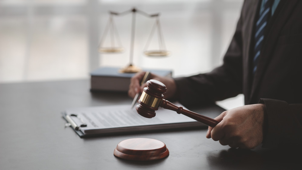 Porter plainte pour diffamation: comment agir efficacement en tant que victime